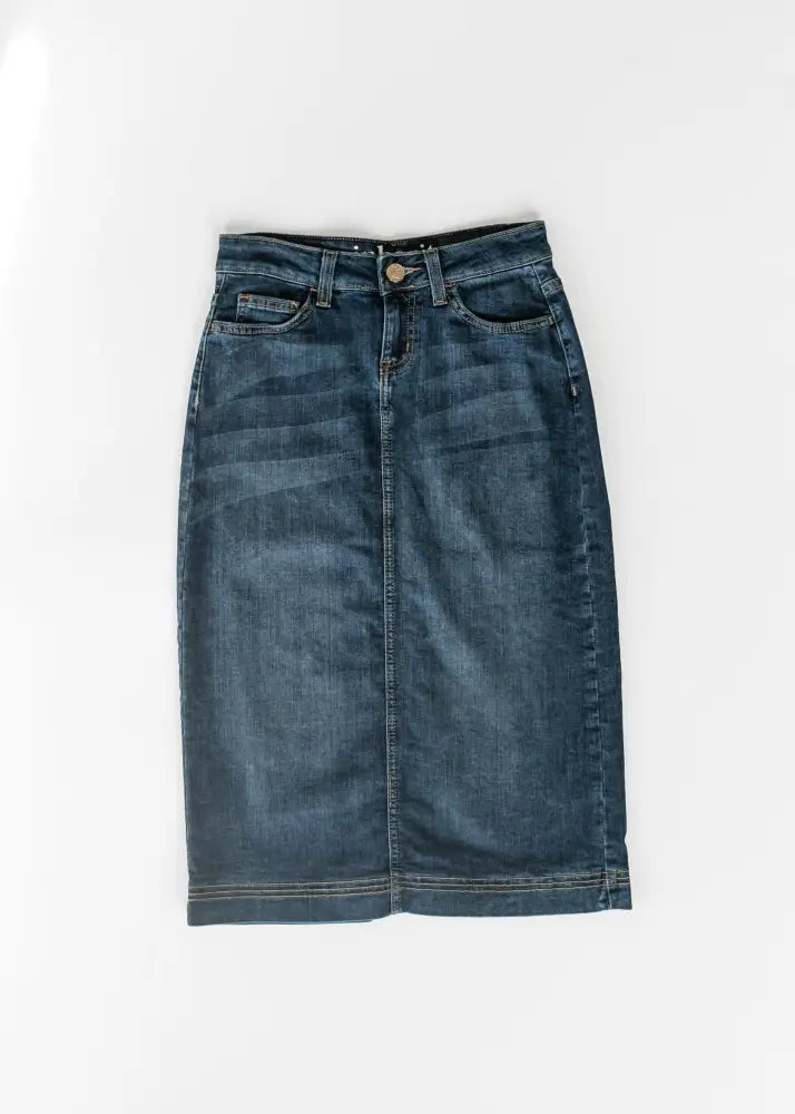 Dark blue denim midi skirt bryn dark wash with a classic fitted cut and front button closure