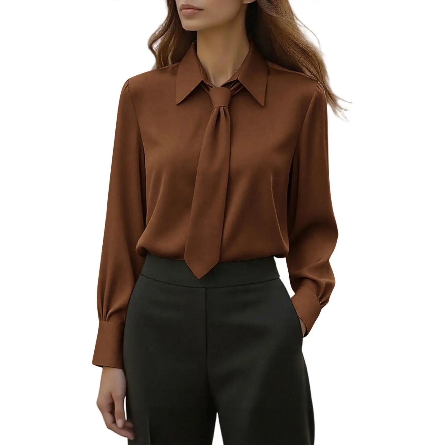 Blusa de satén marrón elegante de manga larga con cuello clásico y detalle de lazo anudado en el cuello, diseñada como una camisa de satén con cuello tipo lazo y manga larga.