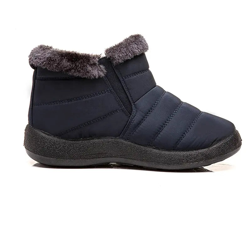 Botte d’hiver imperméable en neige bleu marine foncé matelassée, avec doublure intérieure moelleuse en fausse fourrure grise, conçue pour garder la cheville au chaud et assurer un confort optimal.