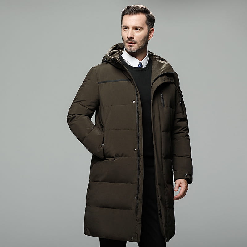 Herren-Langsteppjacke in olivgrün mit Kapuze und Daunenfüllung für den Winter mit Frontreißverschluss für kaltes Wetter.