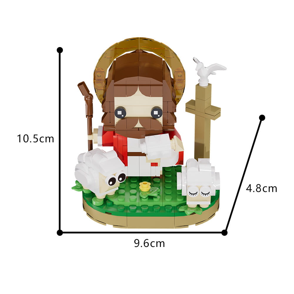 Un modèle d’ensemble de blocs de construction de style Lego, Jésus berger, merveilleusement détaillé, avec un halo doré, portant des vêtements rouges et blancs, tenant un bâton à côté de deux moutons, sur une base verte.