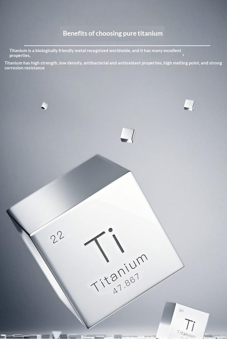 Elegantes Schneidebrett aus metallischem Titan mit eingraviertem Atomsymbol und Elementdetails, entworfen als mobiles Zerkleinern- von Metall-Schneidebrett.