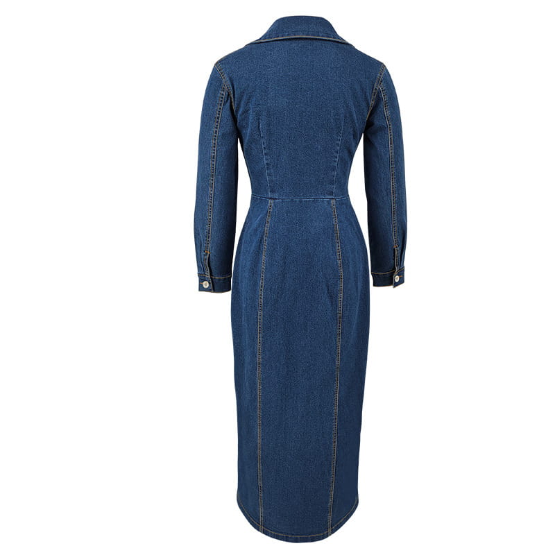 Ein klassisches Maxi-Cardigan-Kleid aus blauem Denim mit langen Ärmeln, Knopfleiste vorne, tailliertem Schnitt und geknöpften Bündchen.