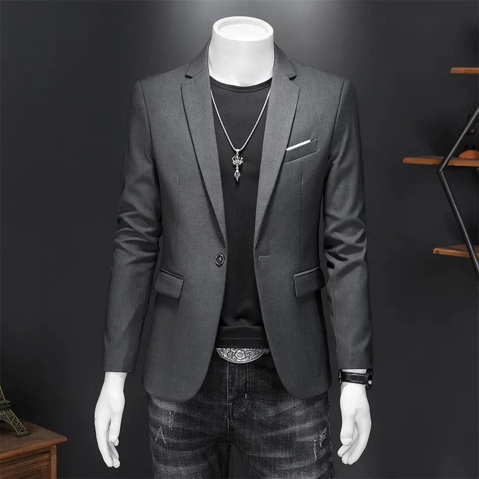 Chaqueta de vestir empresarial de pana gris oscuro con ajuste slim, solapas a pico tipo muesca con tejido texturizado y dos bolsillos con solapa.