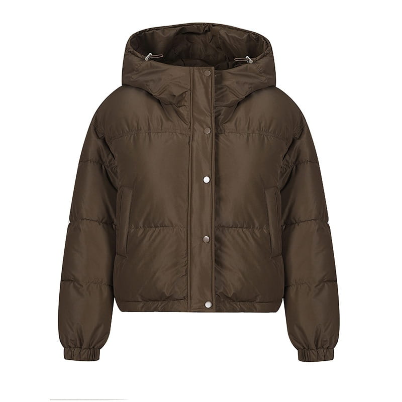 Elegante olivgrüne leichte Kapuzen-Pufferjacke aus Baumwolle mit silbernen Knöpfen, entworfen für Wärme und Stil.