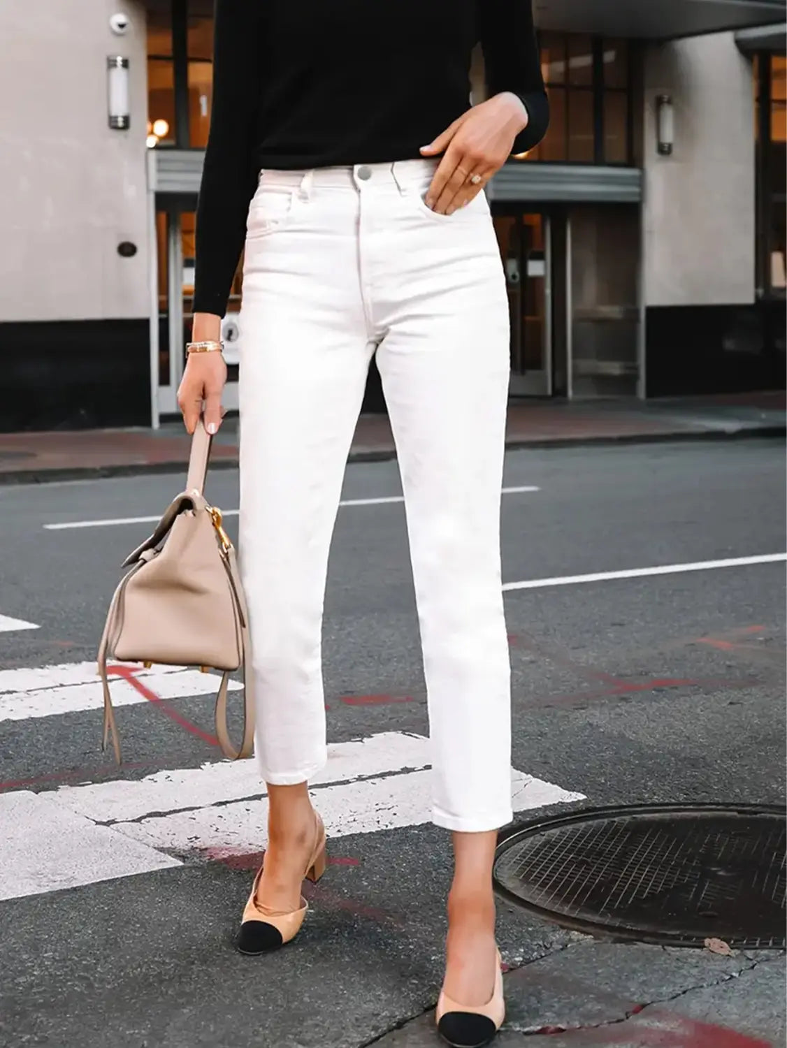 Slim fit straight trousers in white high waisted cropped jeans with a clean straight leg cut and classic five pocket design.