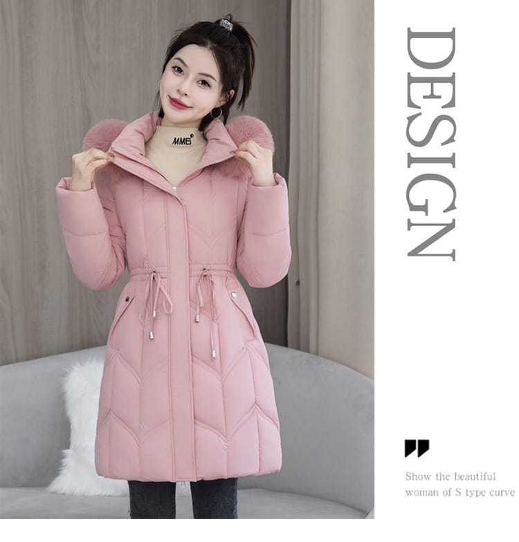 Rosa gesteppten Winterjacke aus Baumwolle mit einer flauschigen, pelzgefütterten Kapuze und Tunnelzug in der Taille, ausgelegt für das Tragen bei kaltem Wetter