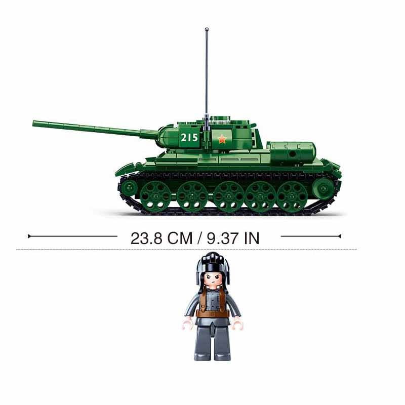 Grünes Kunststoff-Bausatz-Modellbaustein-Modell eines Militärpanzers mit rotem Sternemblem und der Nummer 215 auf dem Turm für die Verwendung als gepanzertes Auto-Spielzeug.