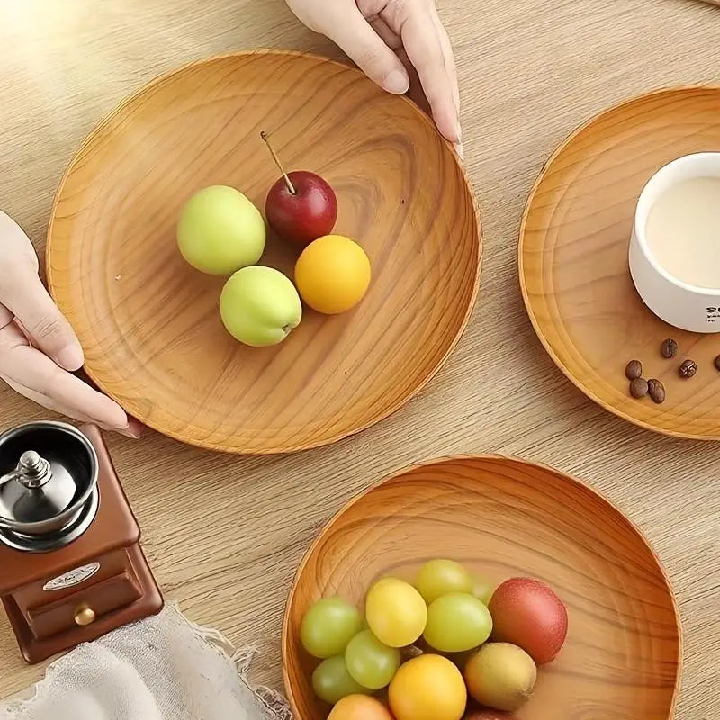 Light brown wood grain plastic plates featuring natural striped design in a 10 piece round set.