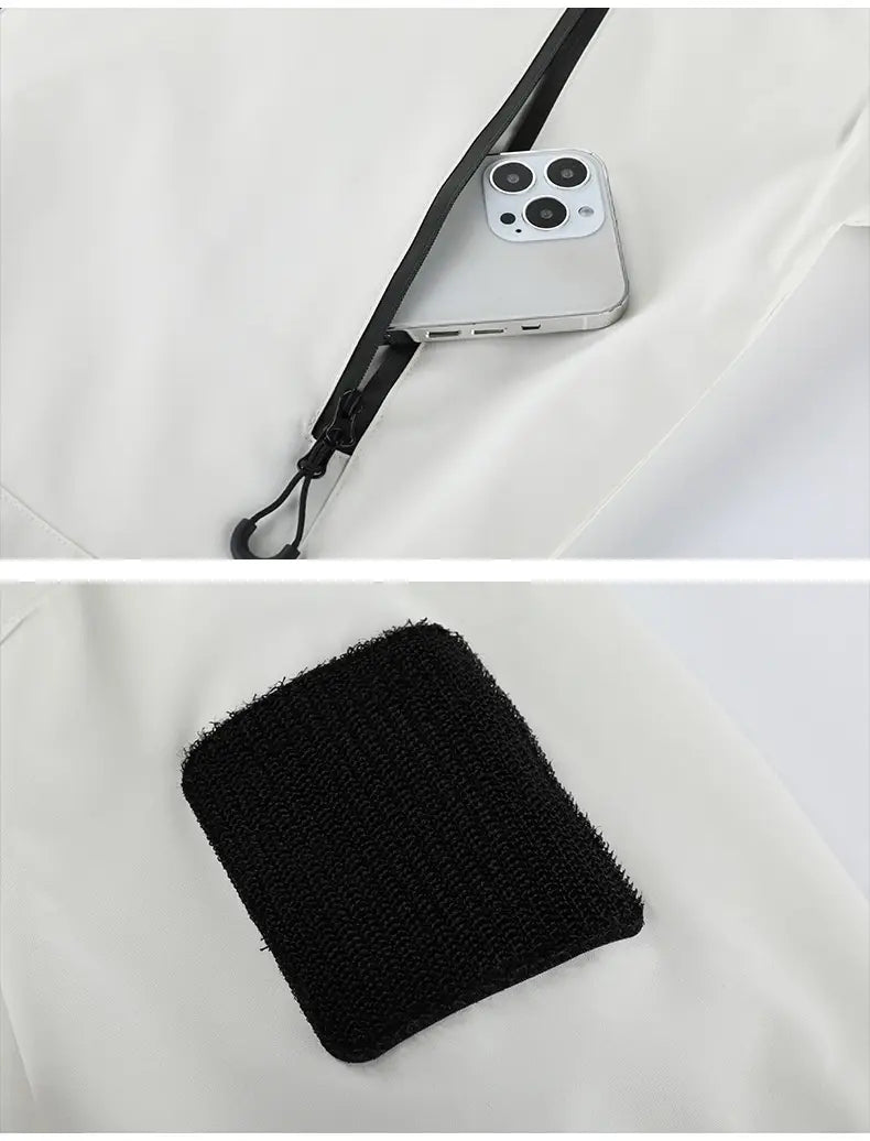 Schwarzes, strukturiertes Stoffpatch-Detail am Ärmel einer taktischen Kapuzen-Shelljacke