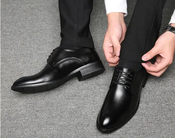 Men’s brown leather formal dress shoes featuring a classic black leather polished finish and lace-up design.