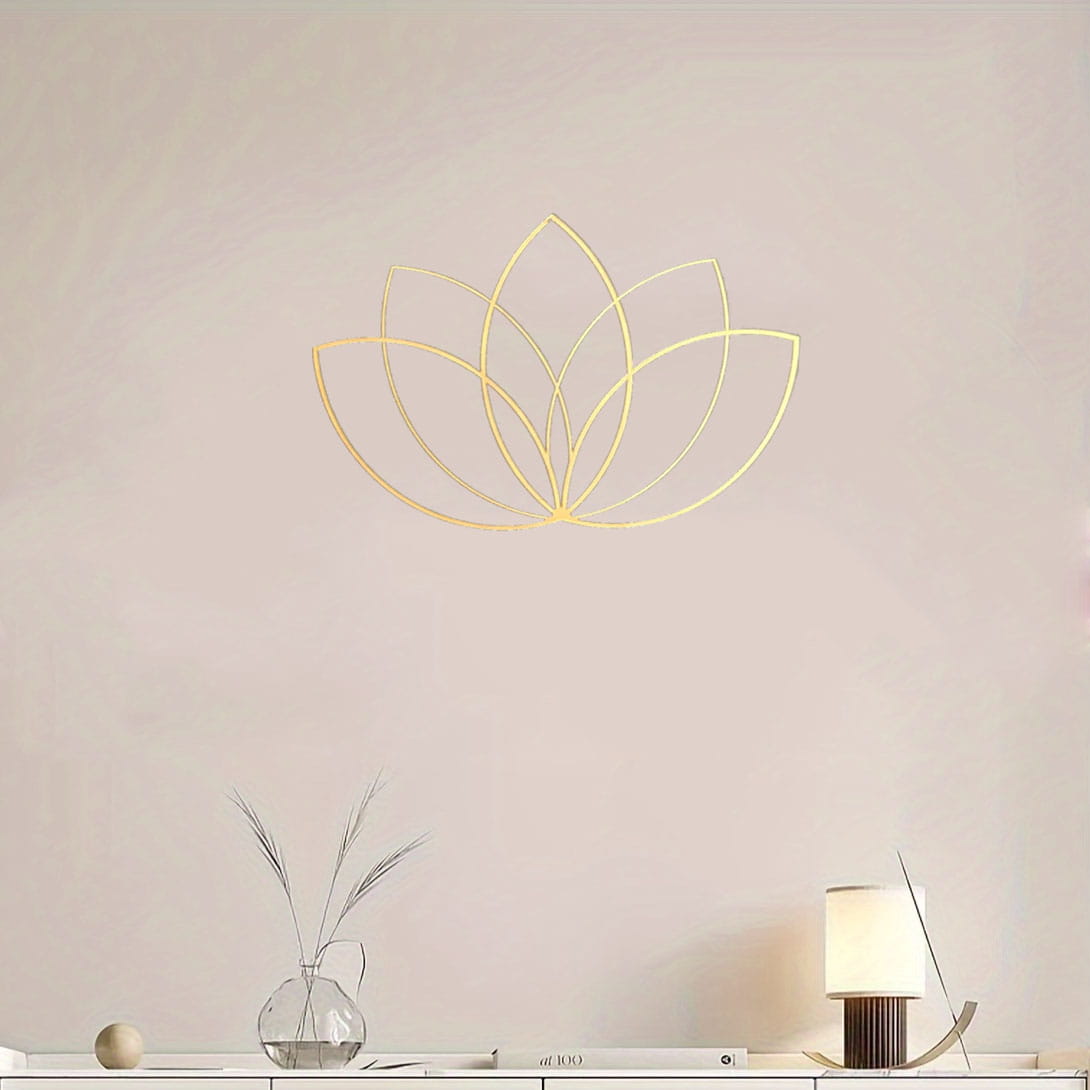 Goldfarbene Drahtgitter-Lotusblumen-Metall-Wandkunst, geeignet für moderne Zen-Dekoration.