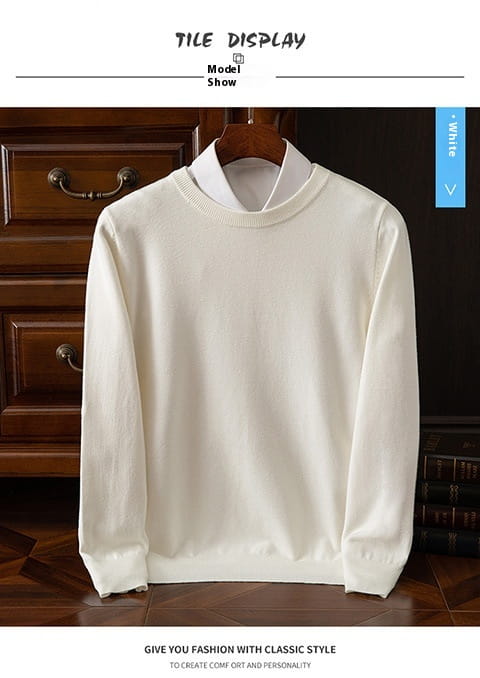 Suéter tipo pulóver de cuello redondo acanalado para hombre blanco impoluto, con textura acanalada sutil y mangas largas.