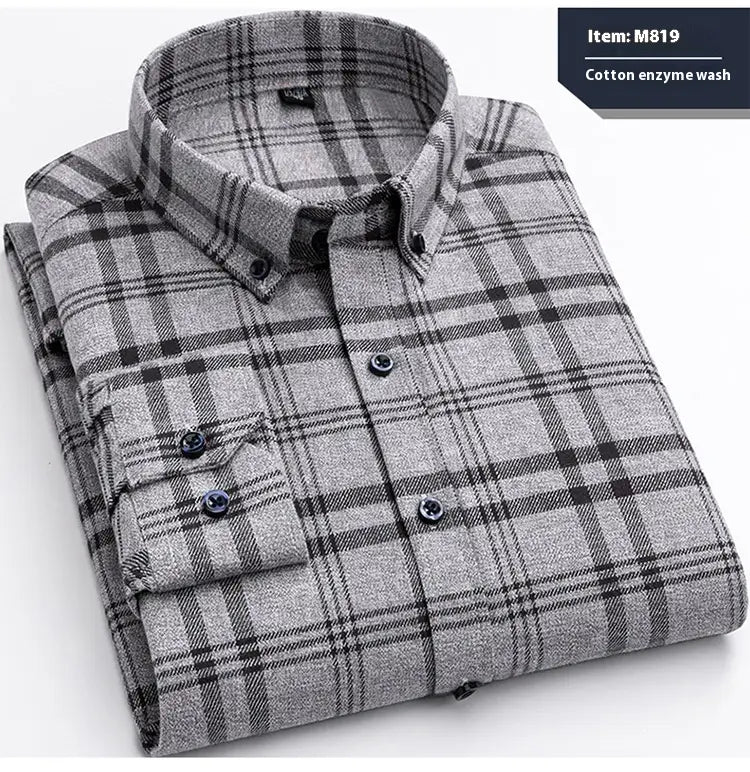 Schmal geschnittenes Hemd mit Karomuster aus Baumwolle in Grau und Schwarz im Button-Down-Stil mit Enzym-Wasch-Finish aus Baumwolle.