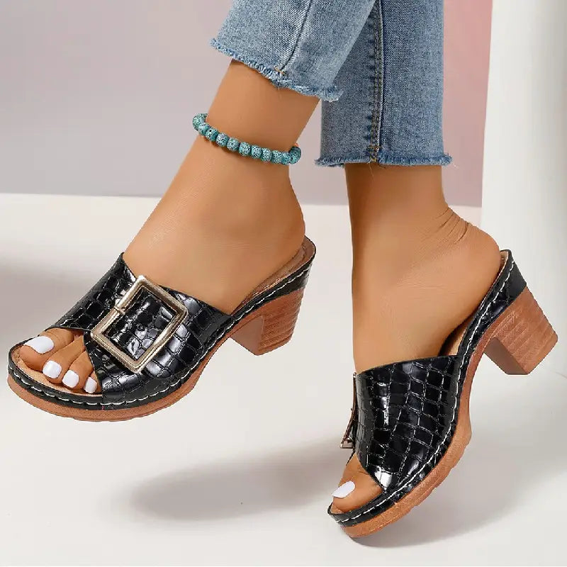 Krokodilstrukturierte klobige Absatz-Peeptoe-Sandalen