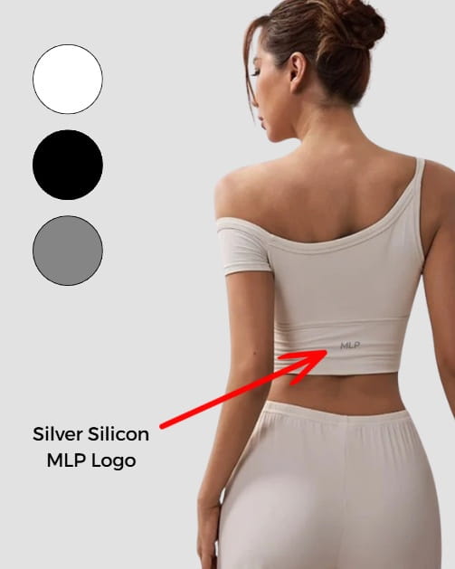 Bild der Rückseite eines weißen Crop-Tops mit einem silbernen Silikon-MLP-Logo, das als Teil der schockfesten asymmetrischen Sport-Yoga-Weste gestaltet ist