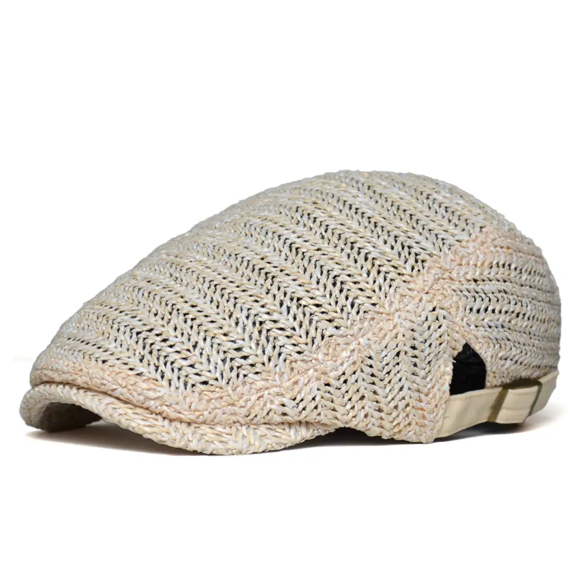 Gorra plana de punto beige con patrón de espiga texturizado y correa ajustable, diseñada para la protección solar en verano.