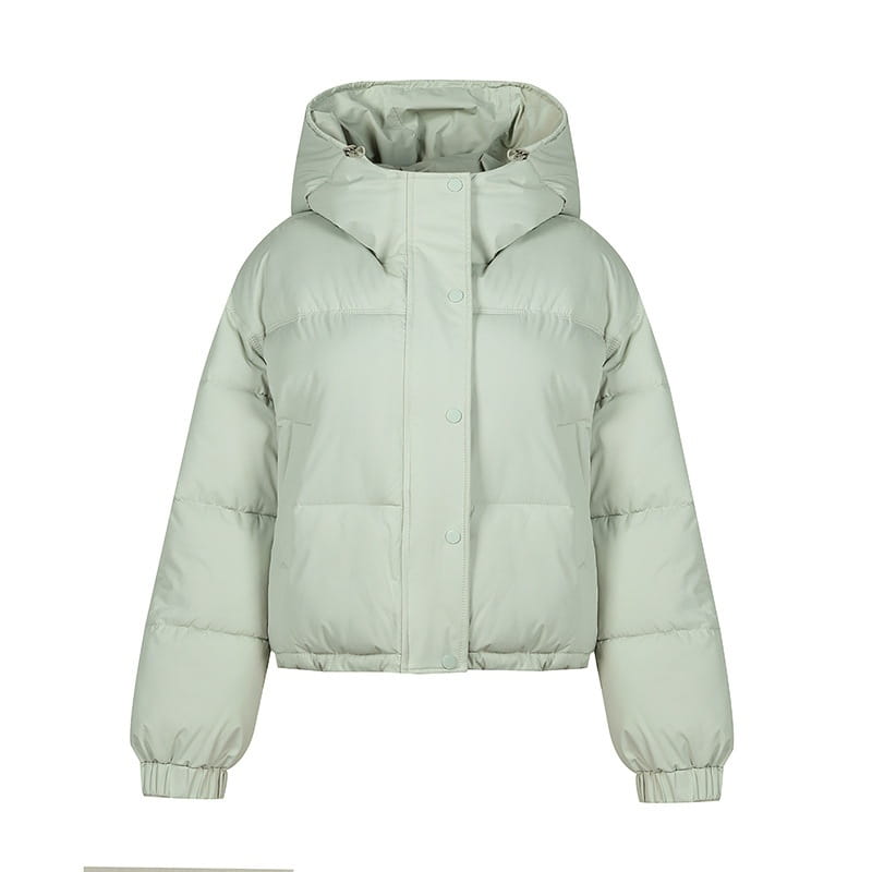 Weiche Pufferjacke aus leichtem Baumwollmaterial in Salbeigrün mit Kapuze, Knopfschließung und elastischen Bündchen.