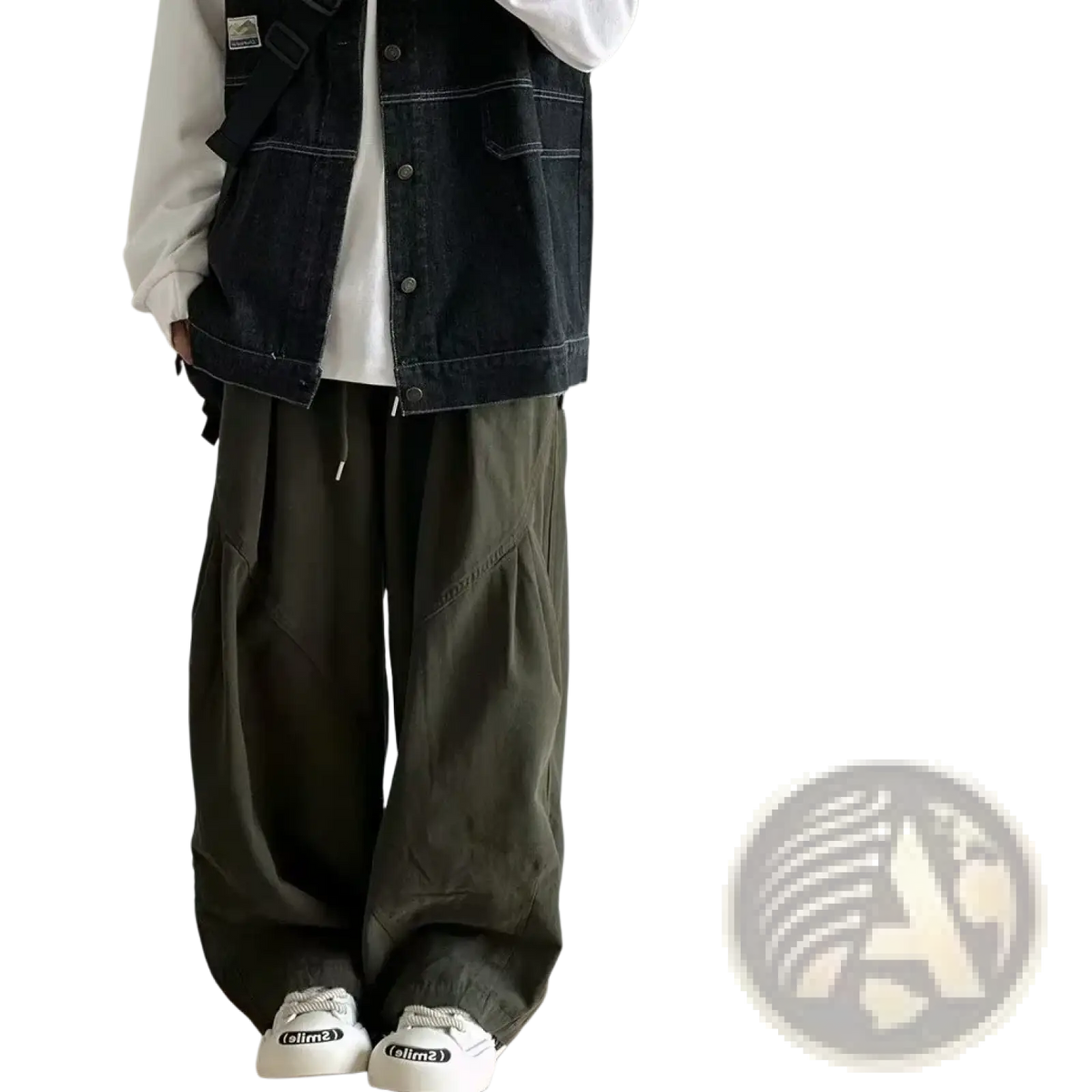 Olive green wide-leg cargo pants for men made of twill with multiple pockets and a drawstring waistband