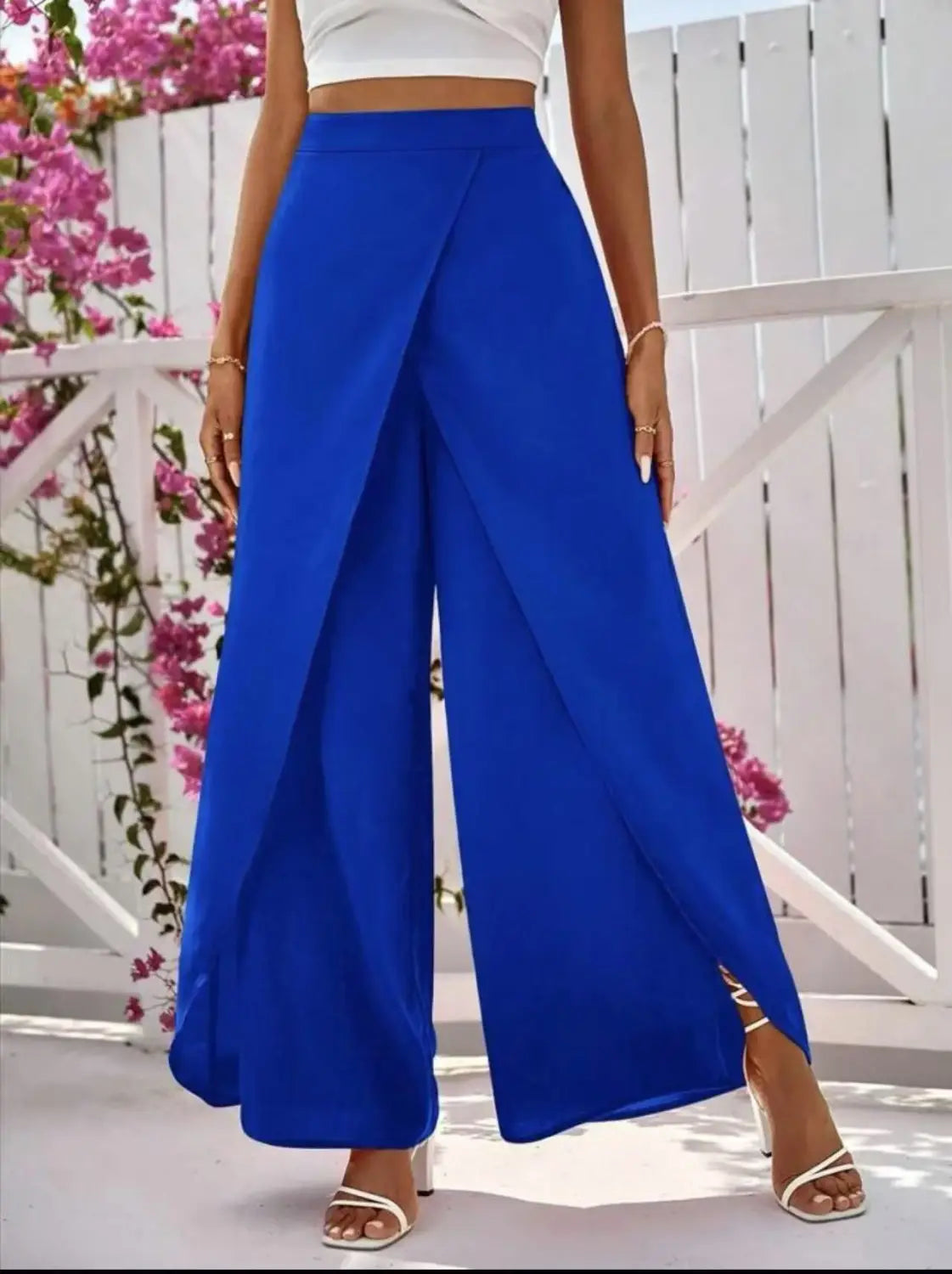Lebhafte königsblaue Hosen mit weitem Bein und Schlitz, hoch tailliert, mit Drapierungs-Frontdesign, geeignet für den Casual-Bereich.