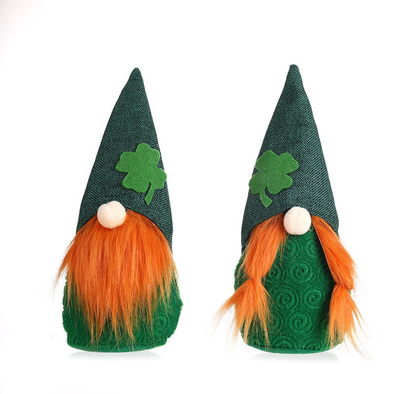 Zwei festliche St.-Patrick’s-Day-Leprechaun-Gnome-Plüschpuppen in Grün und Orange, die auf dem Bild zu sehen sind.