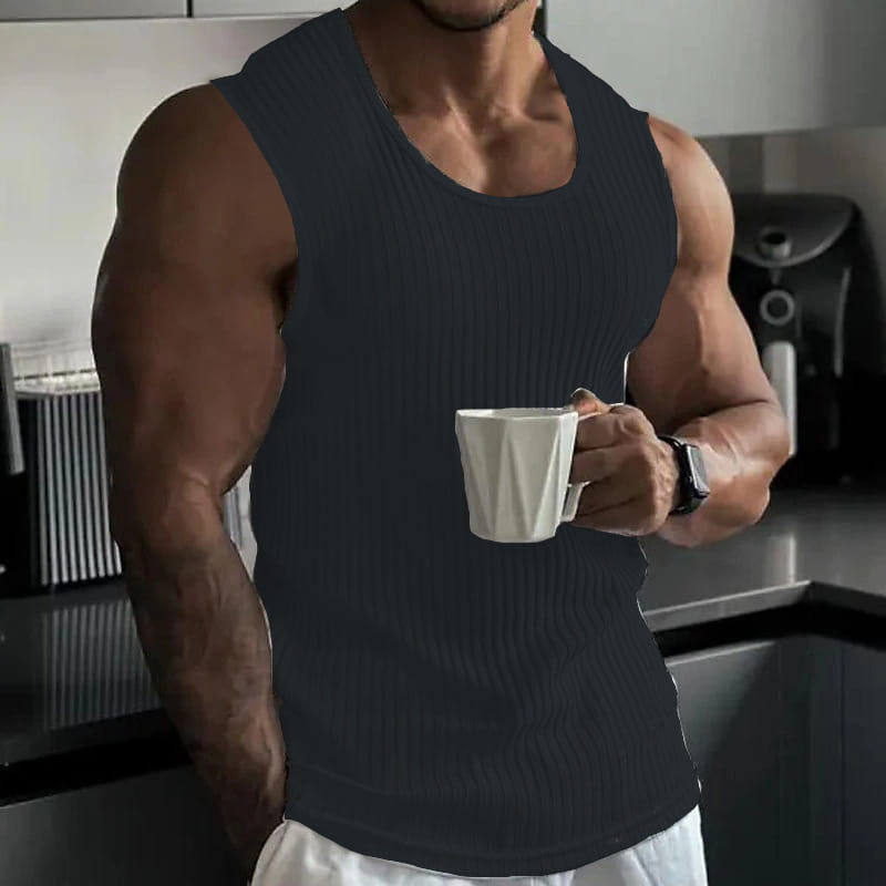 Schwarzes geripptes ärmelloses Tanktop aus Baumwolle mit Slim-Fit-Passform für Herren.