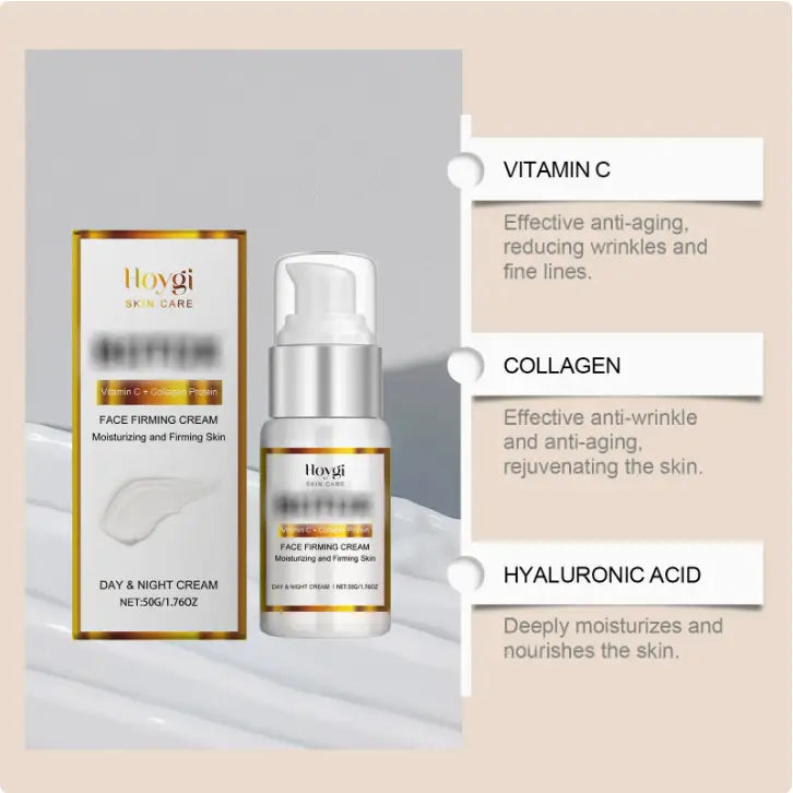 La crème de soins pour le visage Hoygi, raffermissante, à la vitamine C et au collagène, dans un flacon blanc épuré avec pompe argentée et étiquette rehaussée d’or, est présentée aux côtés de sa boîte assortie.