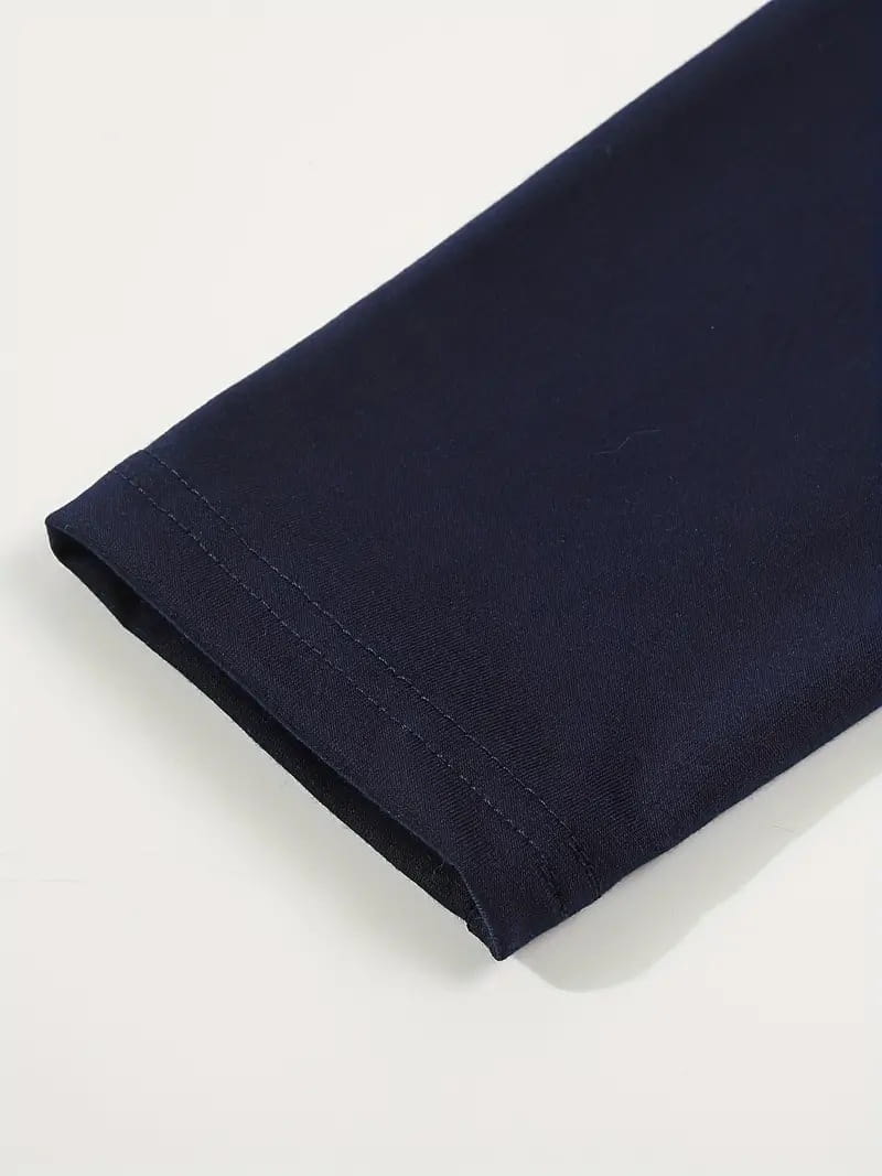 Dunkelnavyblaues Polohemd mit langen Ärmeln im Casual- und Sport-Design mit Ärmelfutter und sauberer, passender Ziernähte am Bündchen