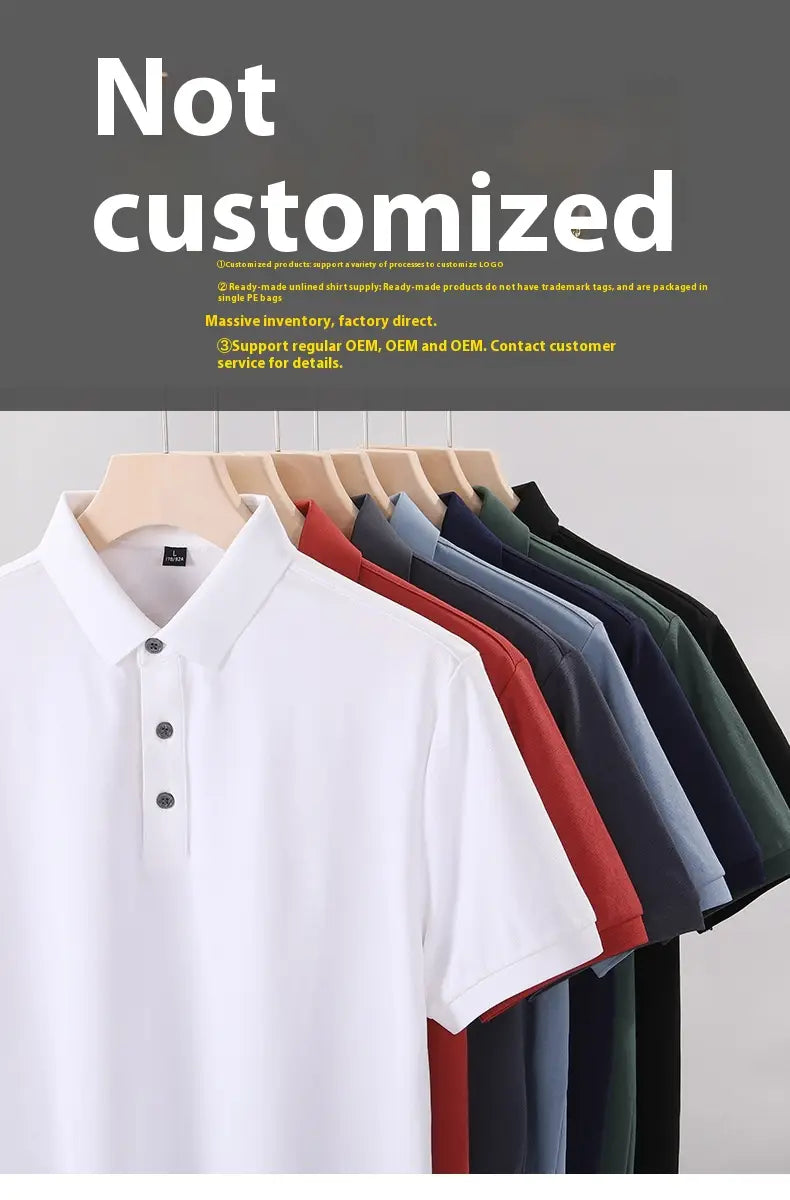 Weiße Baumwoll-Poloshirt für Herren mit Kurzarm, klassischem Kragen und geknöpfter Knopfleiste aus atmungsaktivem Stoff gefertigt.
