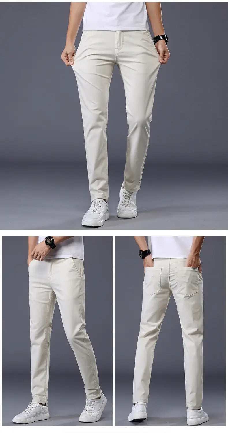Herren-Chinohosen Slim Fit aus elastischer Baumwolle mit geradem Bein in Cremefarbe, mit dezentem Strukturmuster und klassischem Fünf-Taschen-Design.