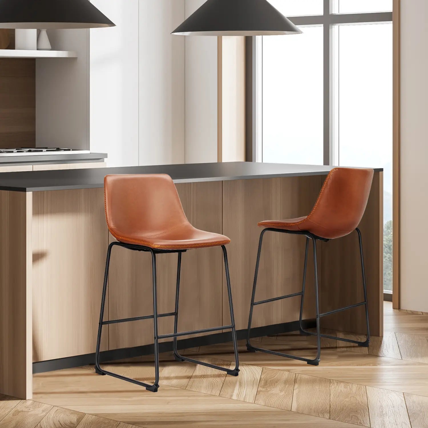 Tabourets de bar en cuir marron, ensemble de 2, avec cadres métalliques noirs, chaises de comptoir de style milieu du siècle, présentés depuis le côté arrière