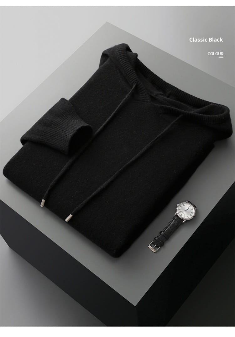 Klassischer schwarzer Strick-Hoodie mit gerippten Bündchen und Kordelzügen im Design eines Herren-Strickpullovers mit Kapuze, locker geschnitten.