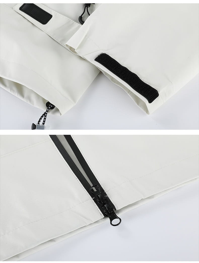 Taktische Kapuzen-Shelljacke in Weiß aus wasserabweisendem Material mit schwarzen Reißverschlusszügen und Stofflaschen, mit Ärmelpatch-Details.