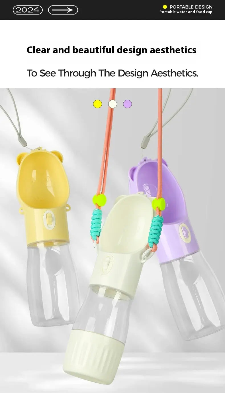 Distributeur portable pour eau et nourriture pour chien jaune en forme d’ours, avec corps transparent, sangle en silicone et touches décoratives de perles colorées.