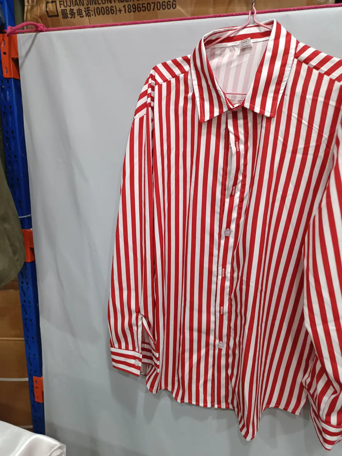 Chemise décontractée à manches longues rayée verticalement rouge et blanc pour hommes, à col classique et patte boutonnée