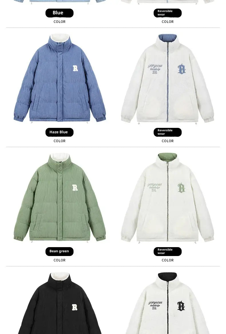 Blaue Cord-Pufferjacke mit weißem r-Logo auf der Brust, mit reversibler Ausführung und Fleece-Fütterung für Wärme.