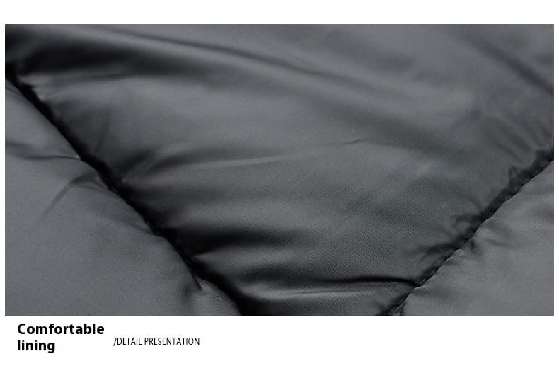 Forro acolchado negro con textura acolchada suave en el interior del abrigo de invierno acolchado con capucha para hombre.