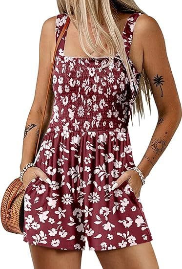 Mono tipo peto con estampado floral sin mangas para playa de verano.