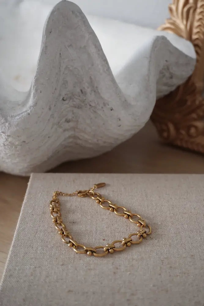 Cleo gold interlocking oval link chain bracelet in gold tone with classic link design and polished finish