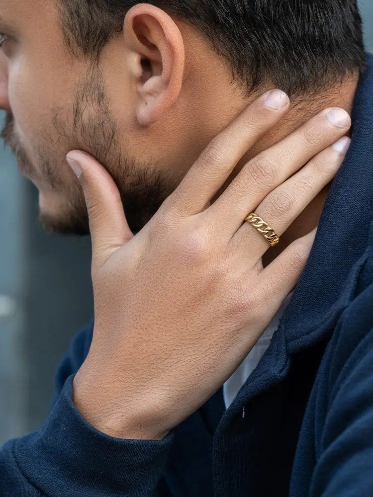 18k gold plated Cuban link ring in 316l stainless steel worn on a man’s finger showcasing its chain-link design
