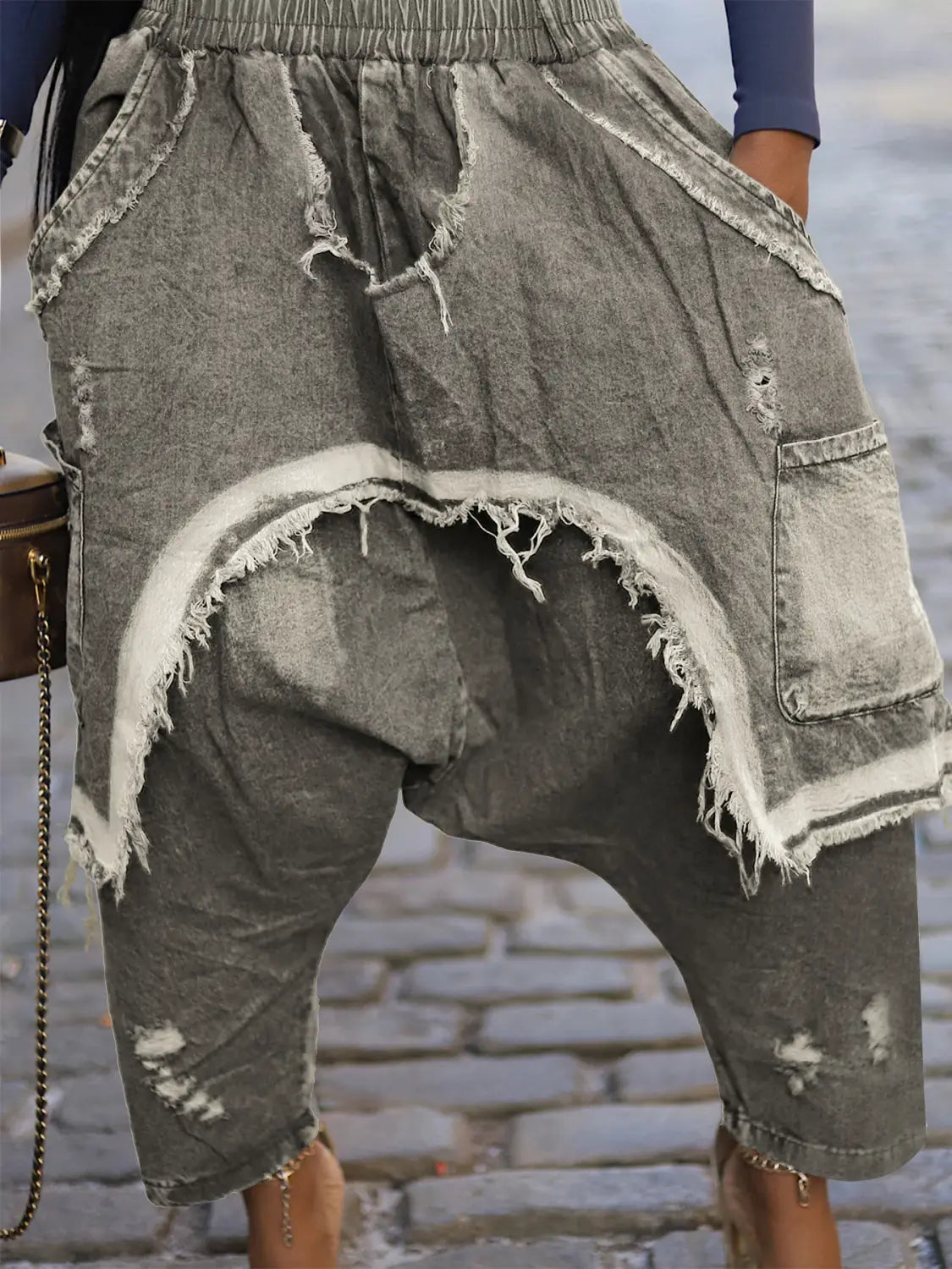 Bestickte Patchwork-Jeans-Haremshosen in Olivgrün mit entspannter, lockerer Passform und ausgefransten Kanten