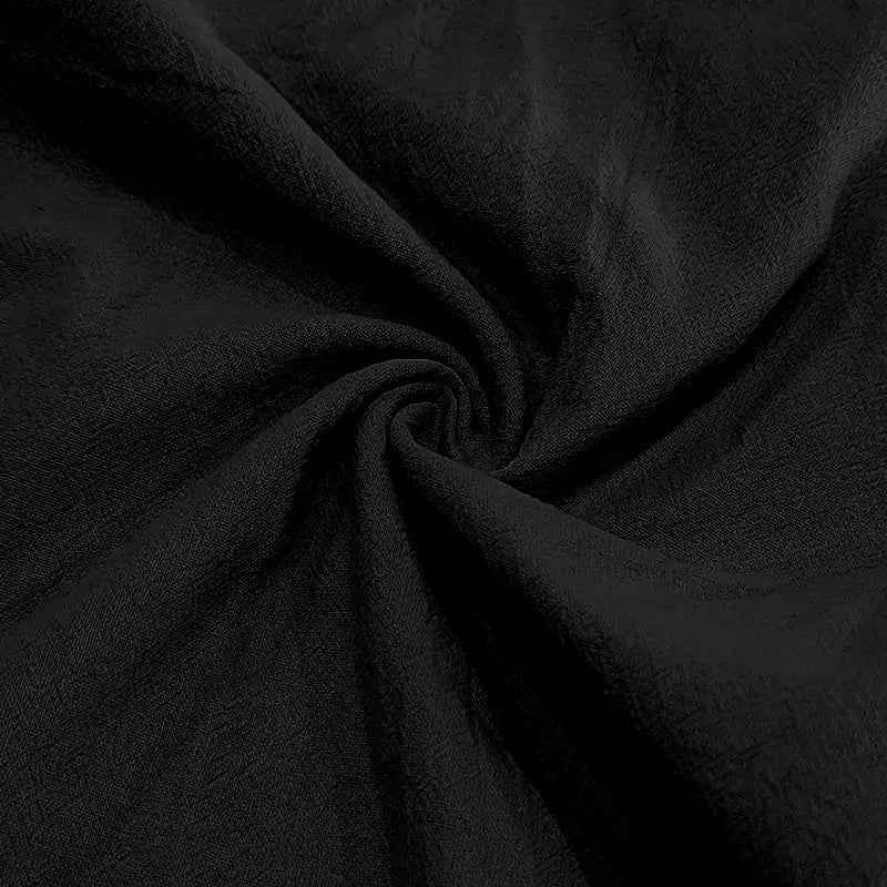 schwarzes, strukturiertes Leinenhemd mit kurzen Ärmeln, mit weicher, leicht rauer Webart, entworfen als einfarbiges Casual-Button-down für Herren