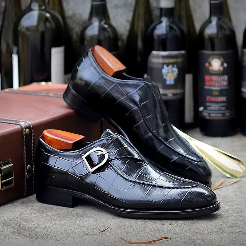 Men’s premium cowhide leather pointed toe low top shoes in burgundy crocodile-embossed with silver monk strap buckle.