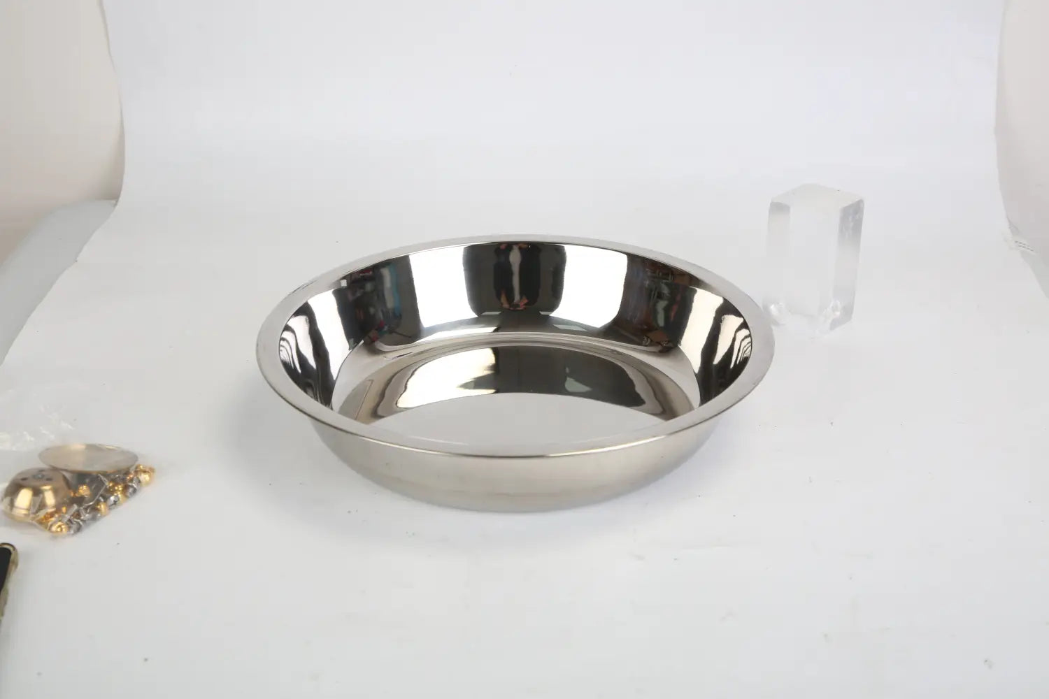Shiny stainless steel pie dish with smooth reflective surface and rounded edges from a 4pcs round chafing dish buffet set 4.76qt stainless steel.
