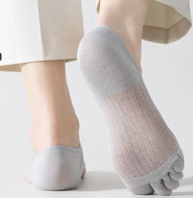 Light gray modal five-finger breathable ultra-thin boat socks with a ribbed texture and seamless design.