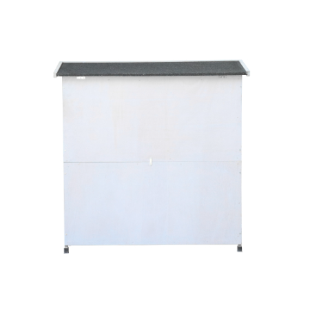 Abri de jardin en métal blanc avec toit noir et petits pieds, présenté comme faisant partie d'un ensemble de cage en bois pour lapins à deux niveaux avec parc et bacs