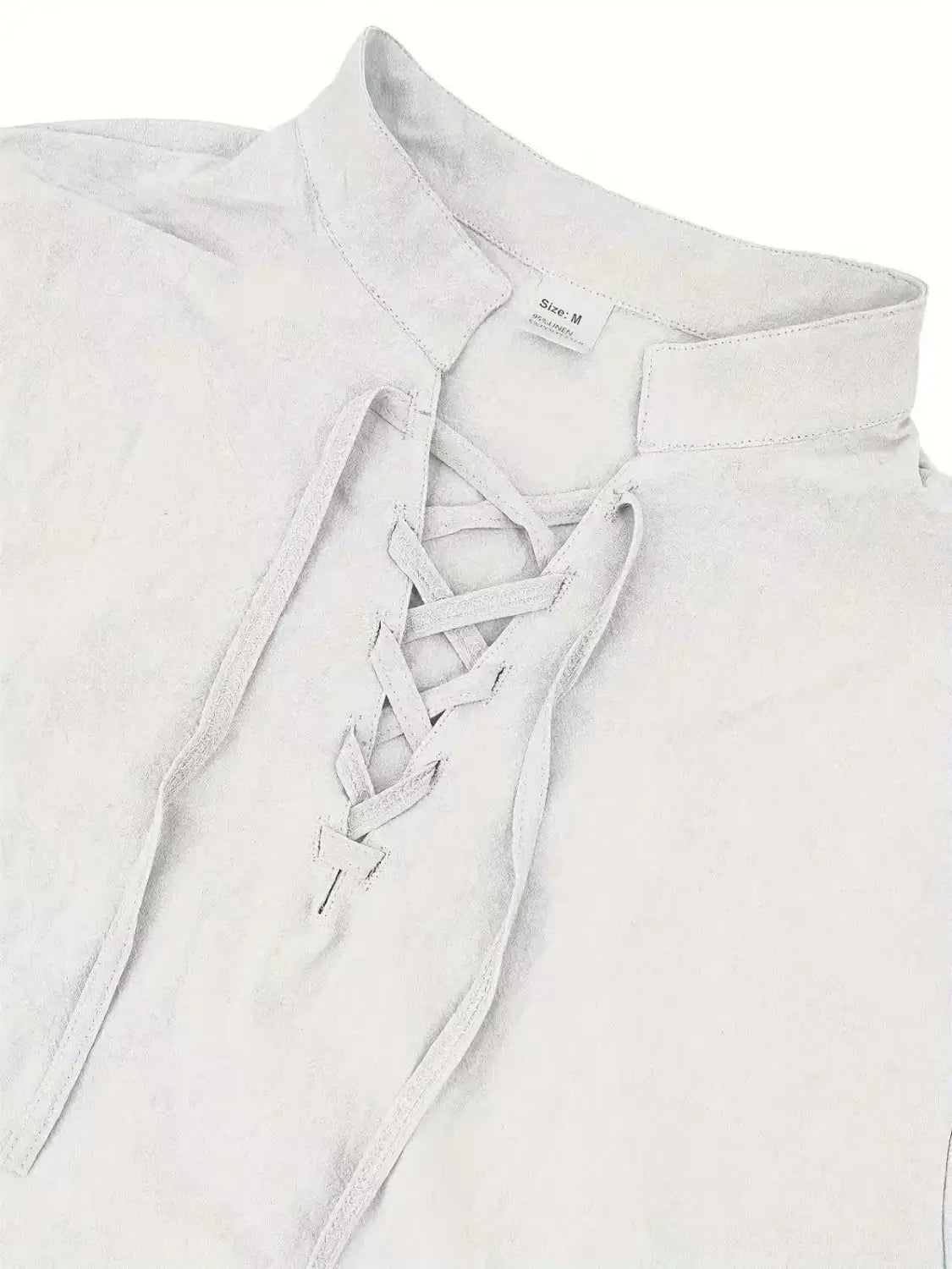 Herren-Cotton-Leinenhemd mit Kordelzug in hellem Grau mit einer weich strukturierten Schnürfront, hohem Kragen und passenden Stoffbändern