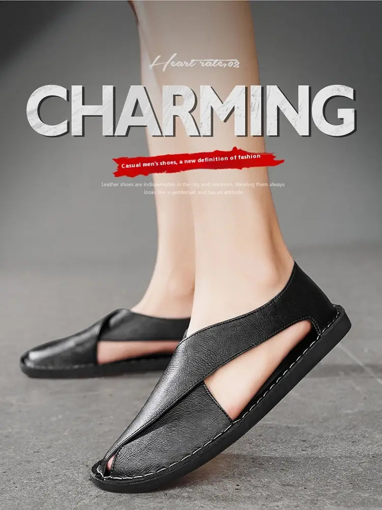 Schwarze Leder-Freizeitschuhe für Herren im eleganten minimalistischen Design mit sichtbarer Ziernaht, gezeigt in einem Produkt mit dem Titel Herren-Braune Echtleder-Slip-on-Strandsandalen.