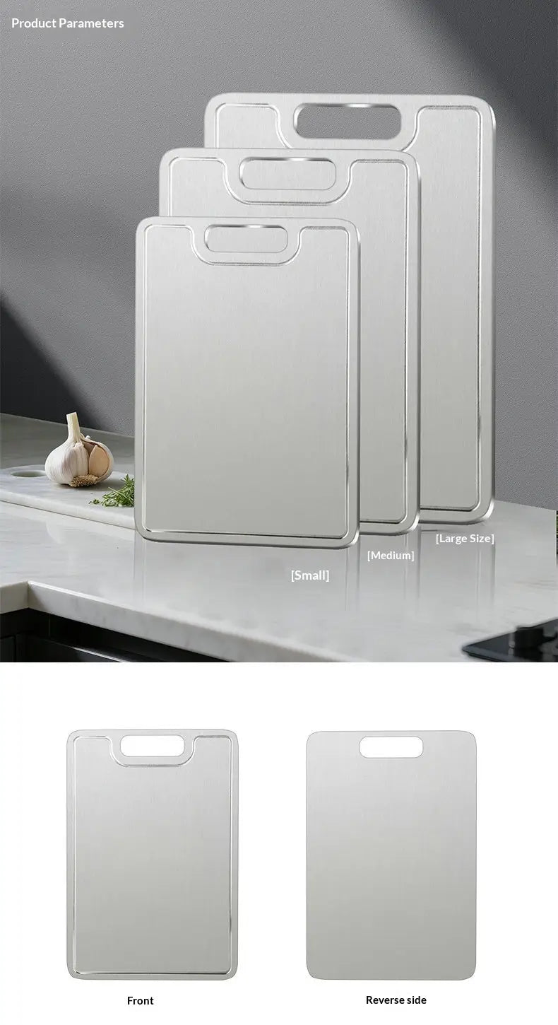 Set aus drei transparenten Schneidebrettern aus Titan in kleinen, mittleren und großen Größen mit Griffaussparungen für mobiles Zerkleinern von Metall.