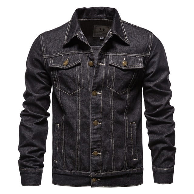 Herren: klassische dunkelblaue Jeansjacke mit Knopfverschluss, mit dunkel-waschendem Denim, kontrastierender heller Ziernaht und Messingknöpfen.